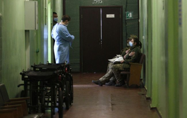 У Херсонській області пенсіонеру відірвало руку при спробі розібрати снаряд